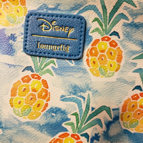 Disney loungefly Stitch (lilo & stitch) makeup bag - Picture 3 of 7